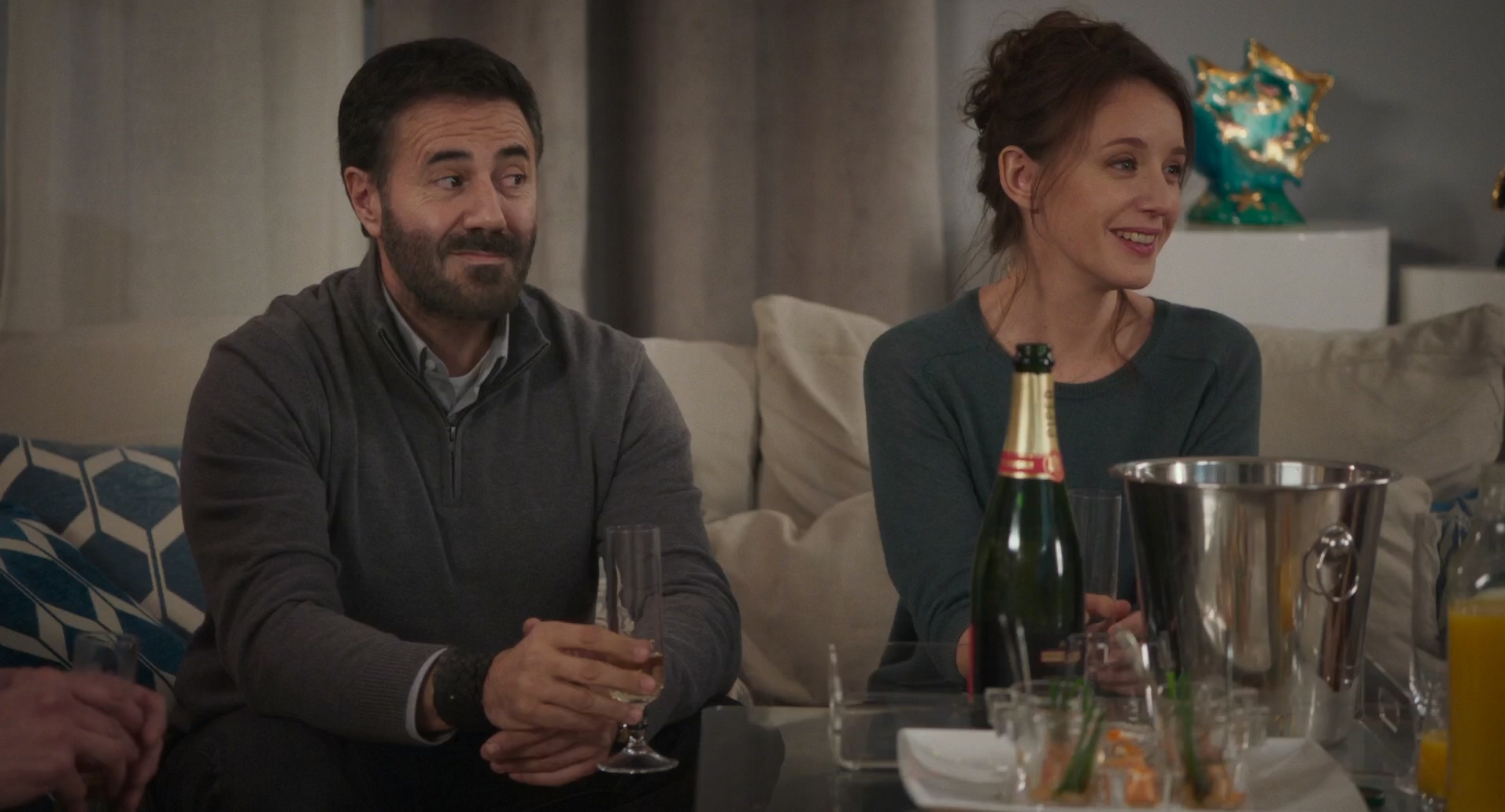 三兄妹Lola.et.ses.Frères.2018.FRENCH.1080p.WEB.H264-EXTREME (1).mkv_20250208_15.jpg