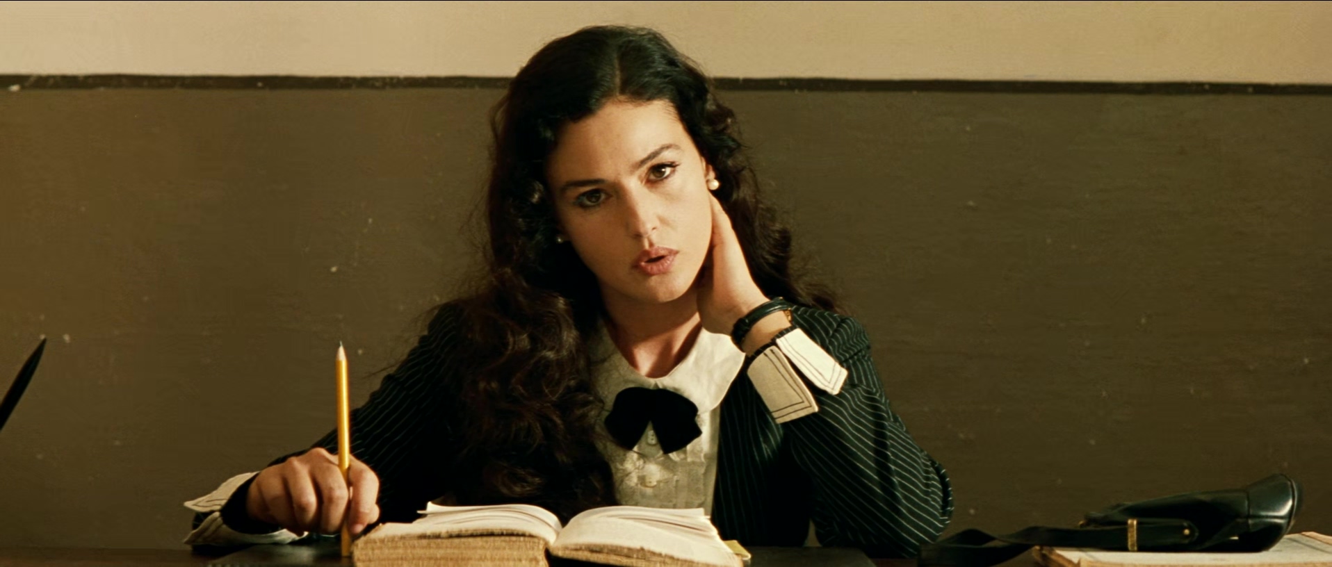 西西里的美丽传说 Malena.2000.mkv_20250212_123323.418.jpg