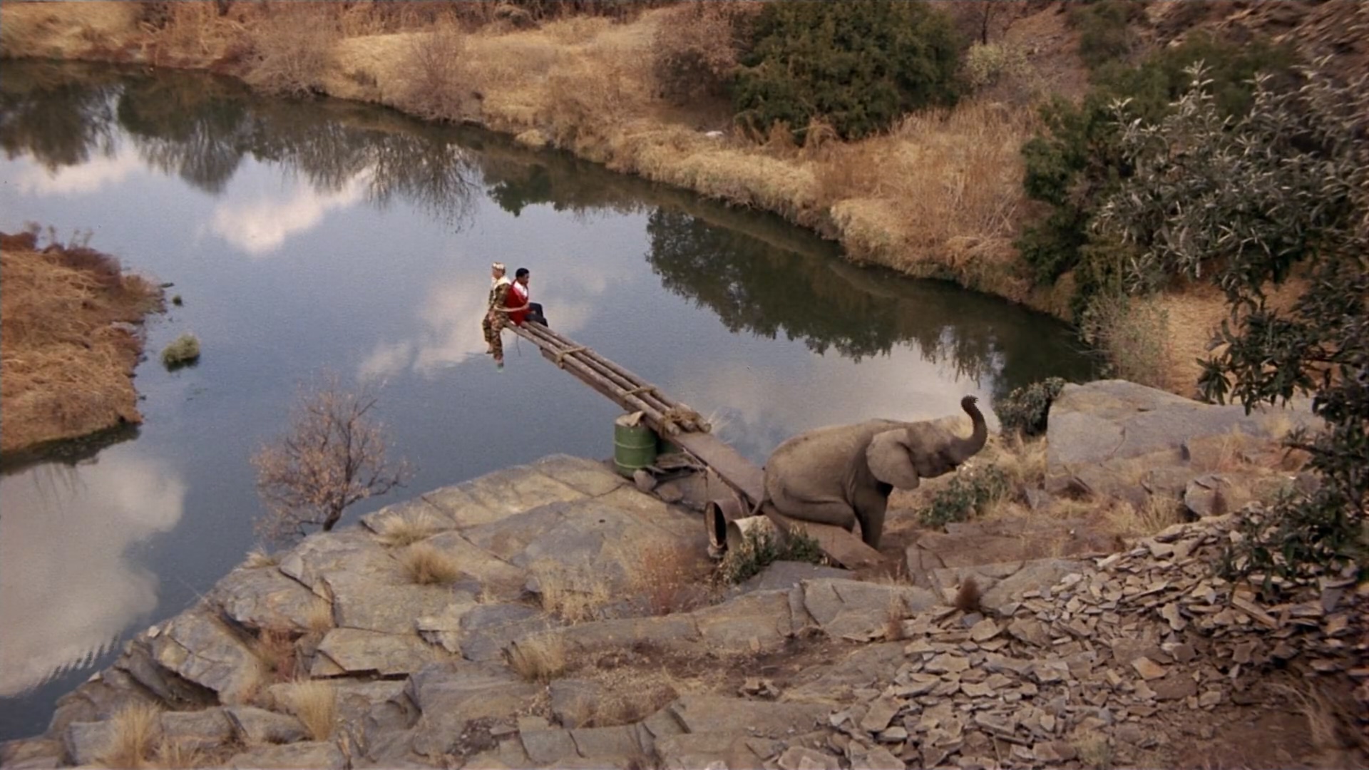 小鬼闹非洲Yankee.Zulu.1993.1080p.WEBRip.x264-RARBG (1).mkv_20250323_171520.971.jpg