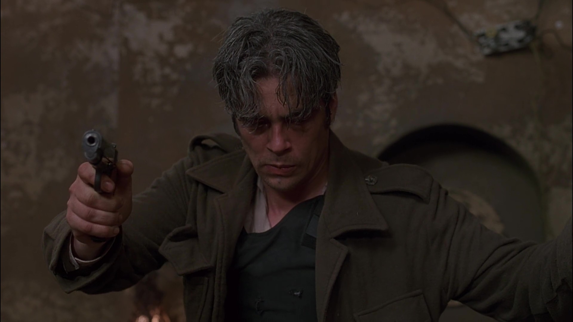 B 绑票惊爆点-2000 - frame at 100m32s.jpg