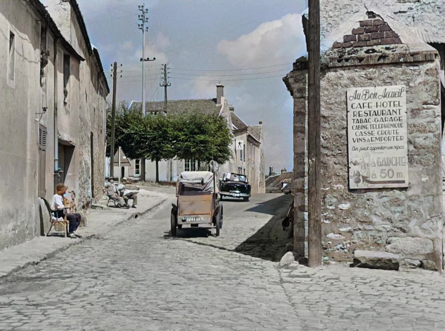 于洛先生的假期 彩色版.mkv_20250413_141756.647.jpg