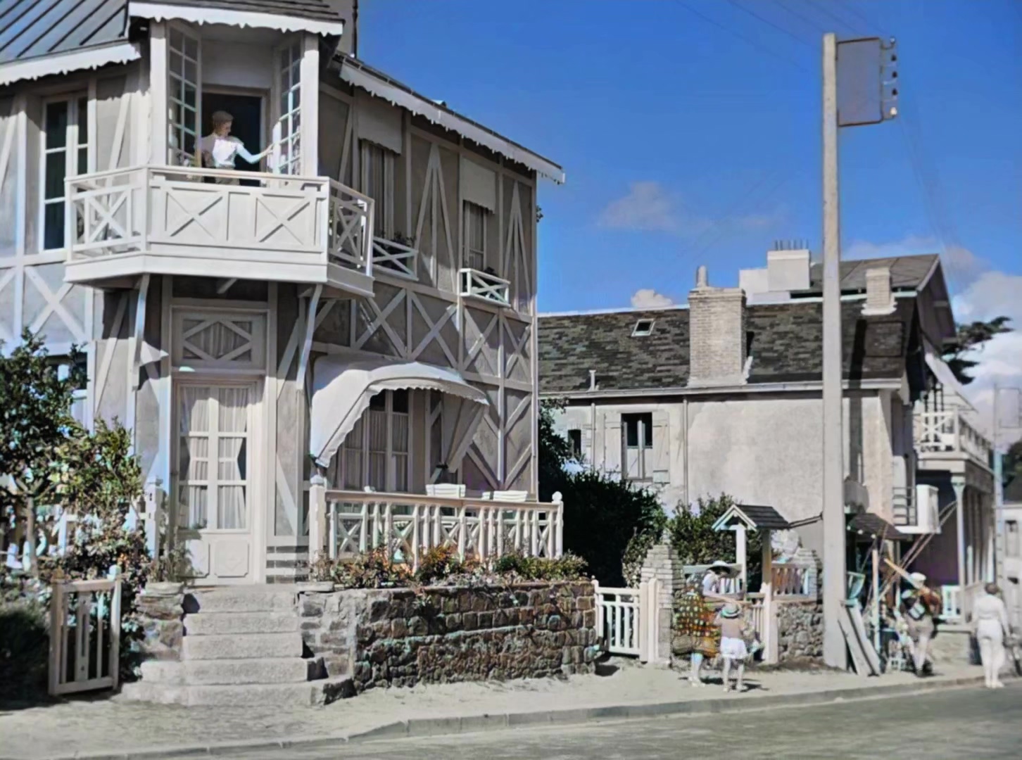 于洛先生的假期 彩色版.mkv_20250413_142102.090.jpg