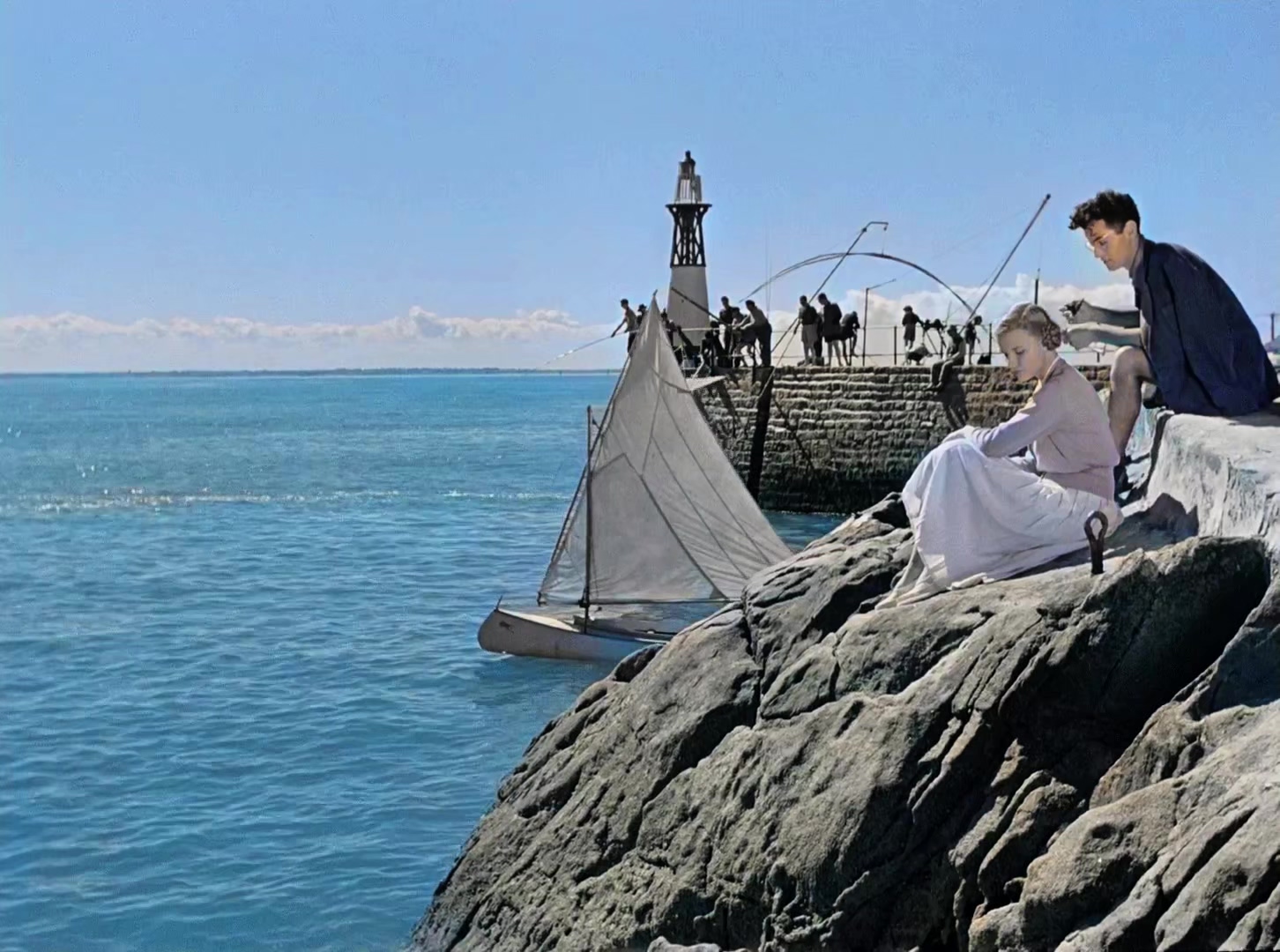 于洛先生的假期 彩色版.mkv_20250413_142645.678.jpg