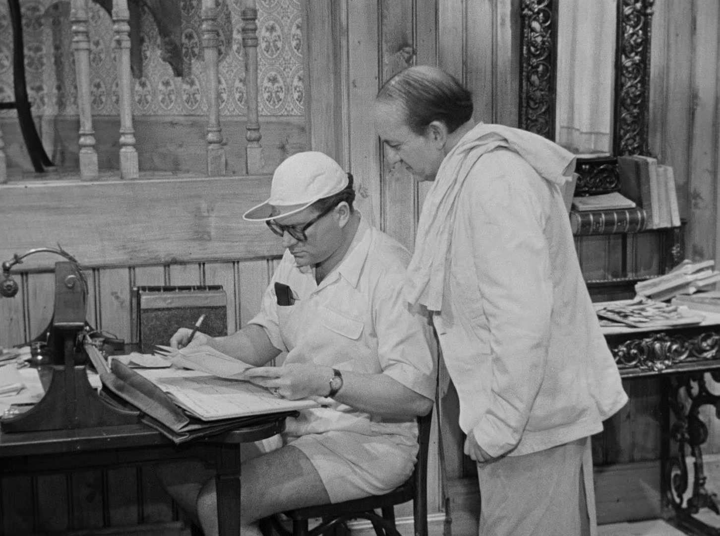 于洛先生的假期 黑白版.mkv_20250413_142111.181.jpg