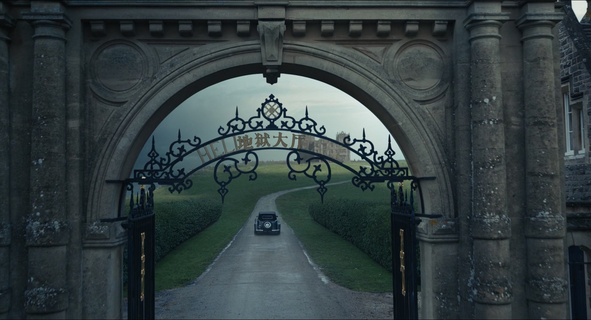 黑白魔女库伊拉.Cruella.2021.1080p.10bit.BluRay.8CH.x265.HEVC.2audio-PSA特效字幕 .jpg