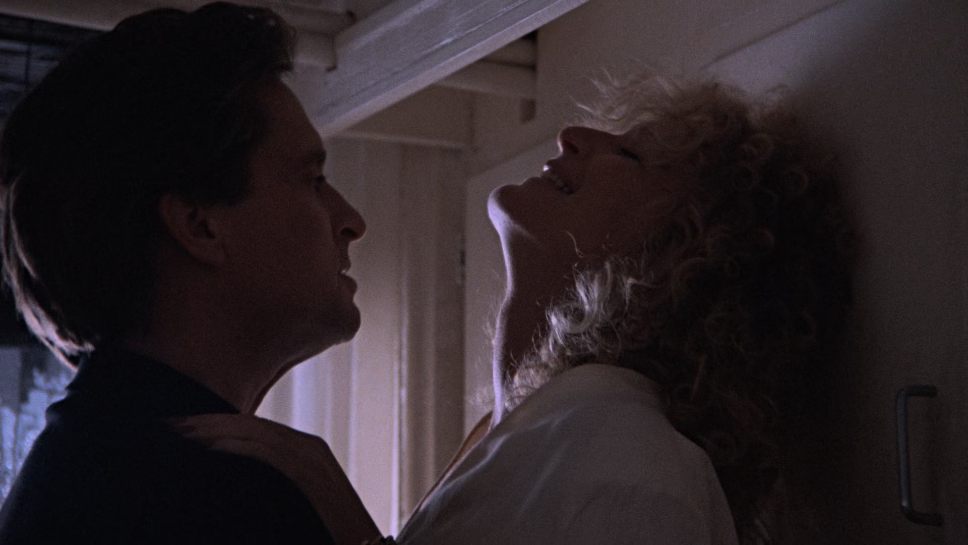 Fatal.Attraction.1987.REMASTERED.1080p.BluRay.x264.DTS-FGT.mkv_20250426_011211.312.jpg