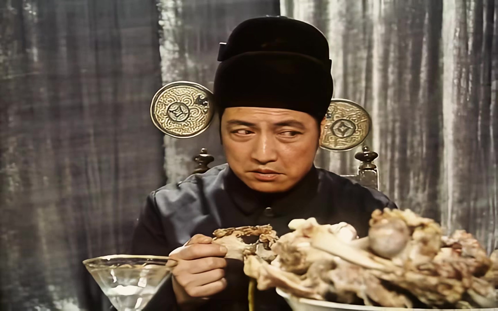 苦恼人的笑 1979.mp4_20250507_150247.189.jpg