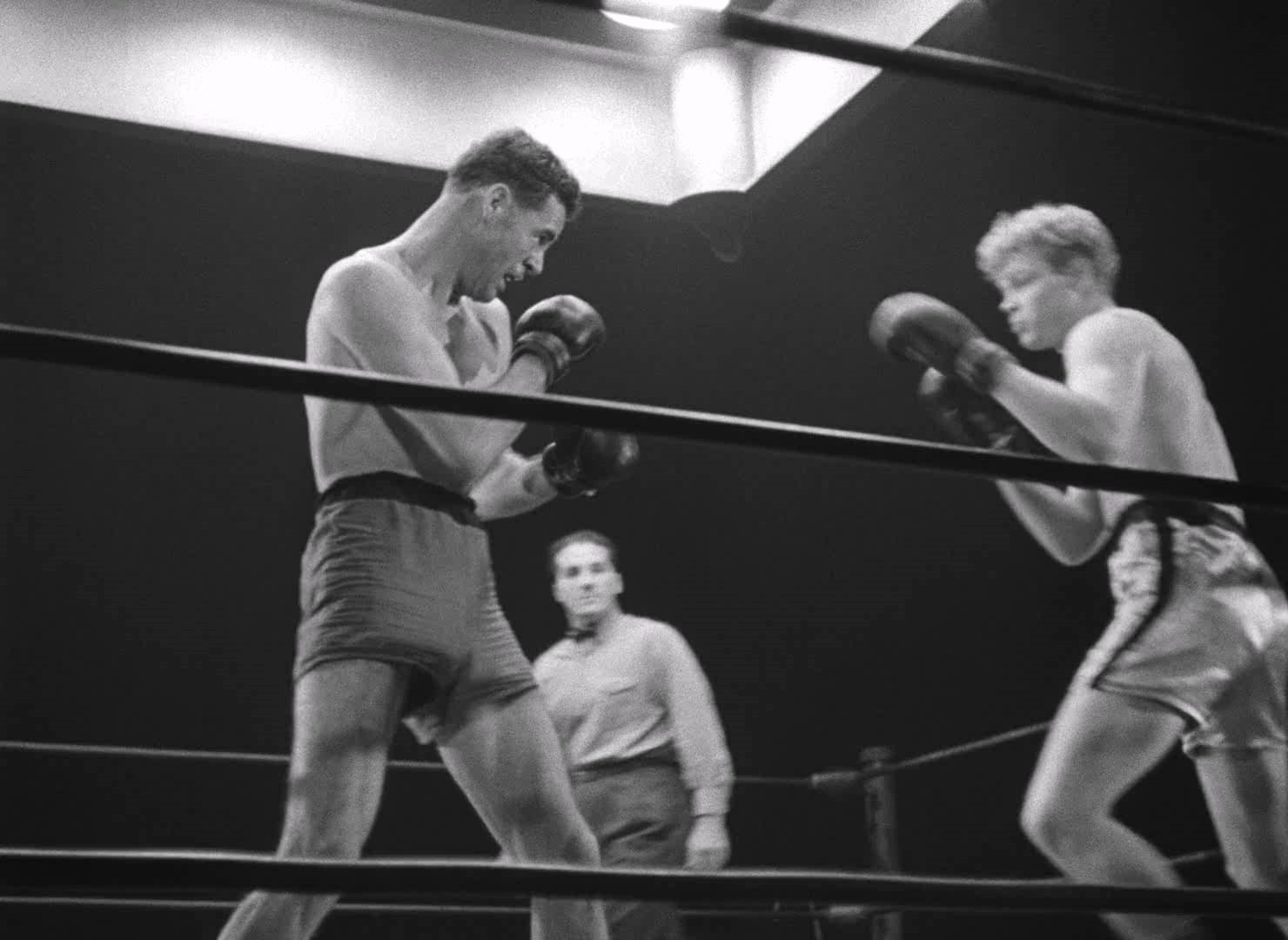 出卖皮肉的人 1080p 1949.mp4_20250516_000052.009.jpg