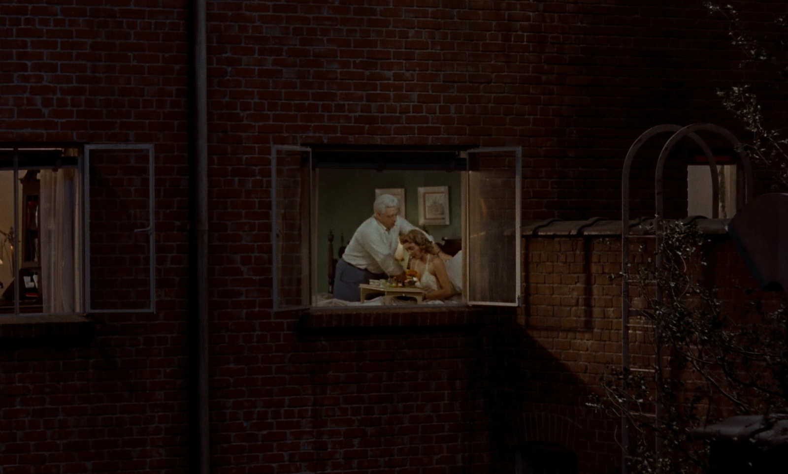 Rear.Window.1954.UHD.BluRay.2160p.2Audio.DTS-HD.MA.2.0.x265.10bit.HDR-ALT.mkv_20.jpg