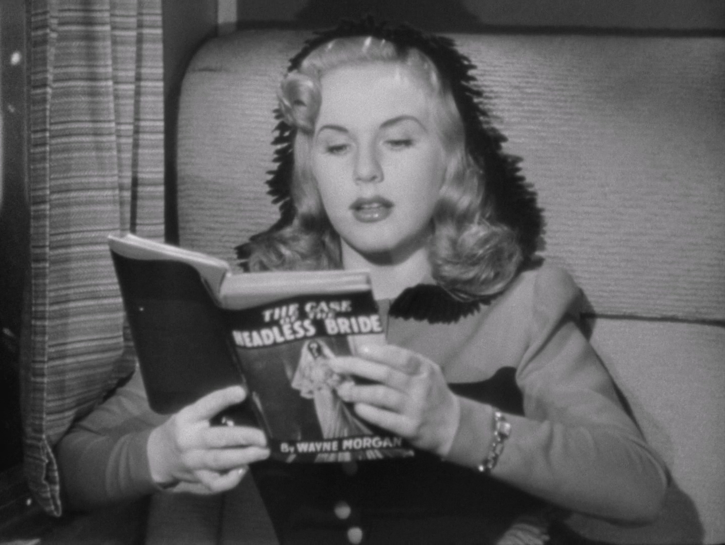 Lady on a Train [1945] 1080p BluRay - HJ-bylh.mkv_20250603_230022.481.jpg