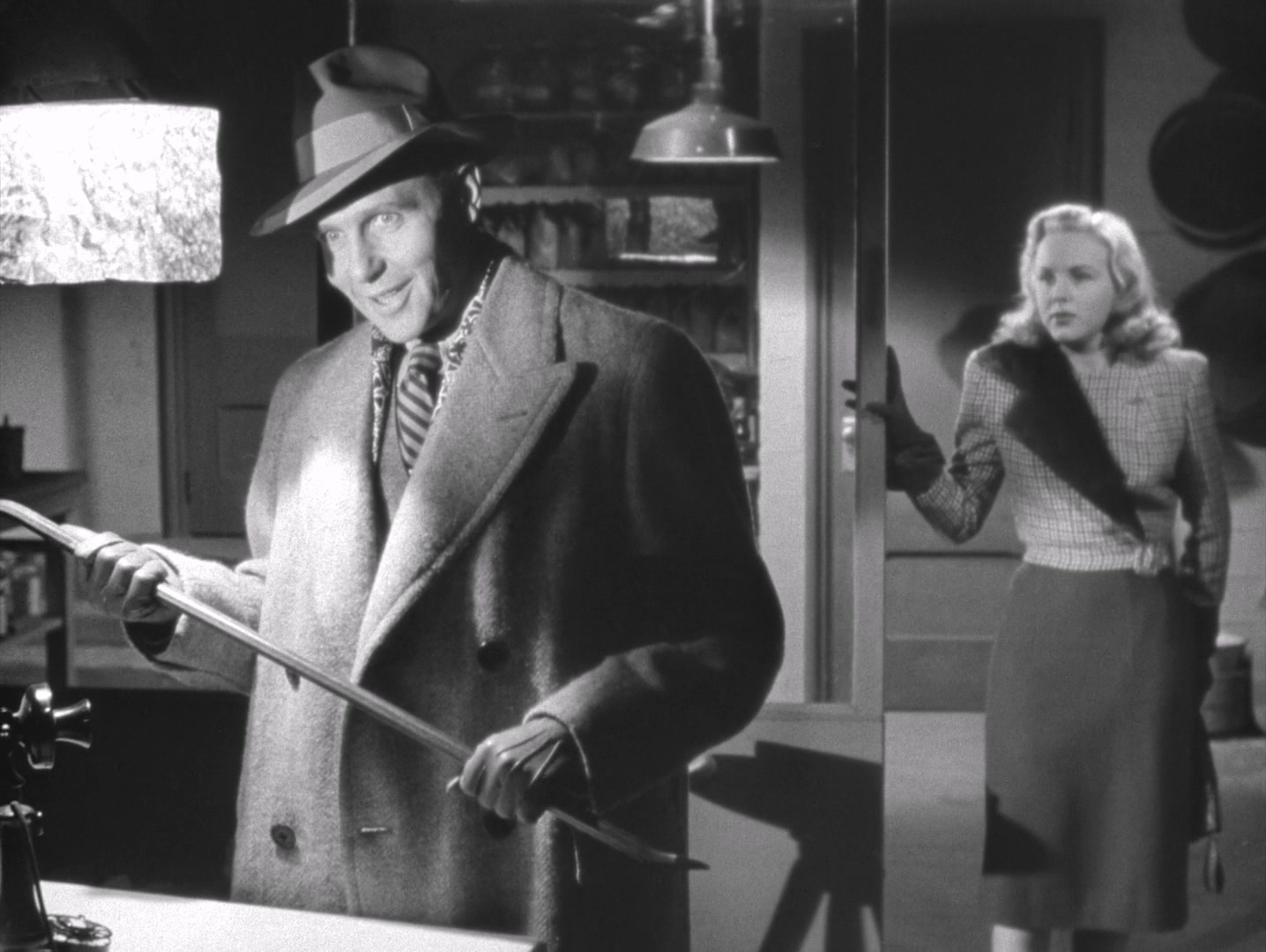 Lady on a Train [1945] 1080p BluRay - HJ-bylh.mkv_20250603_230625.816.jpg