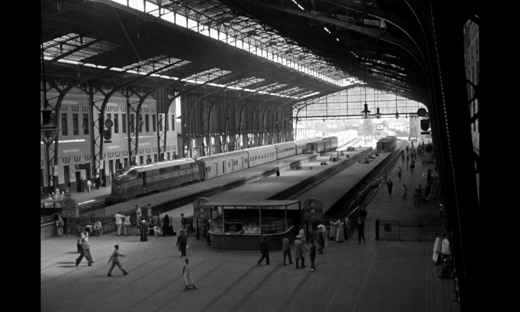 Cairo.Station.1958.1080p.AMZN.WEB-DL.DDP2.0.H.264-TEPES.mkv_20250605_091204.236.jpg