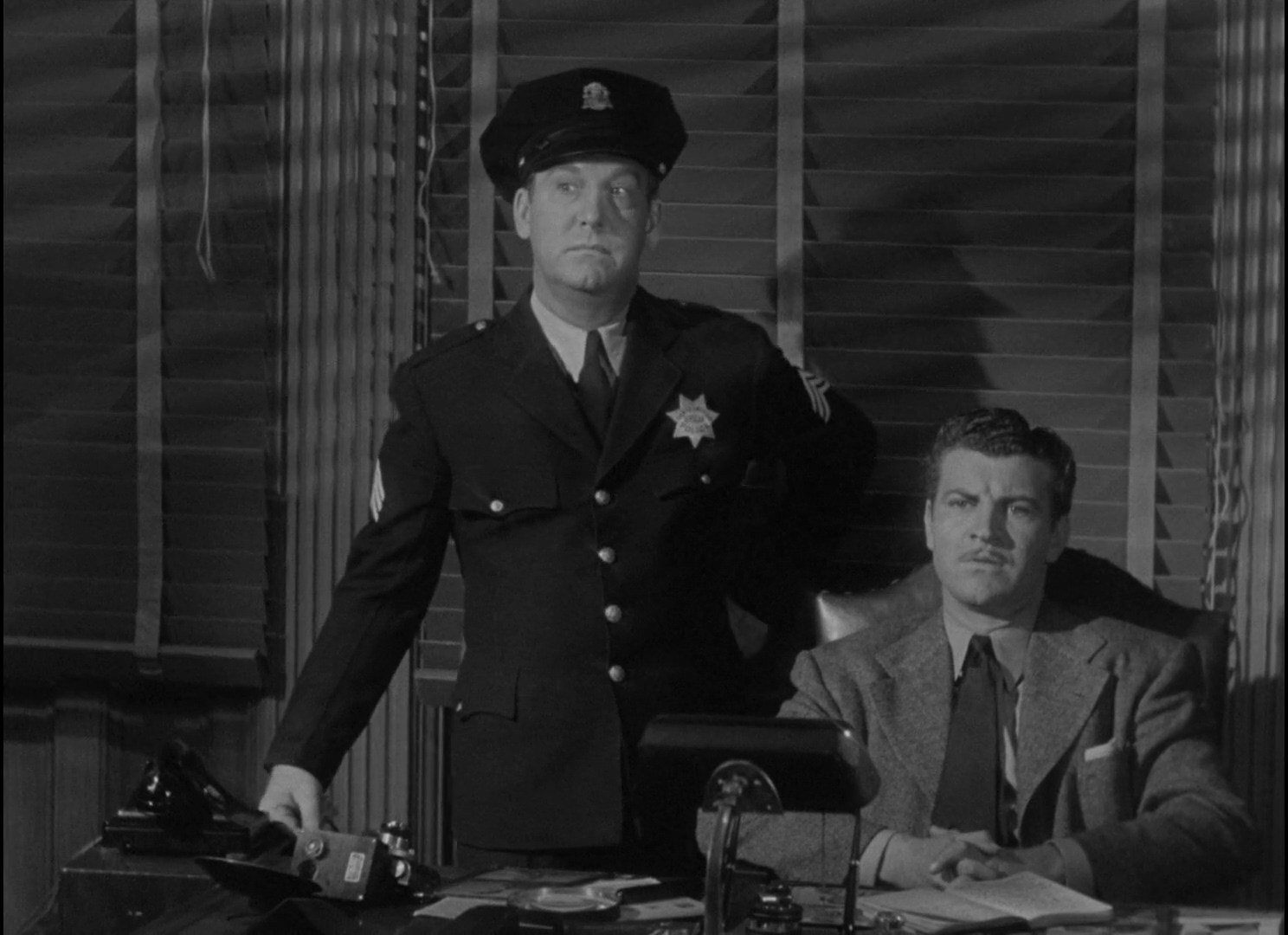 This.Gun.for.Hire.1942.1080p.BluRay.H264.AAC-RARBG-bylh.mkv_20250605_103209.303.jpg