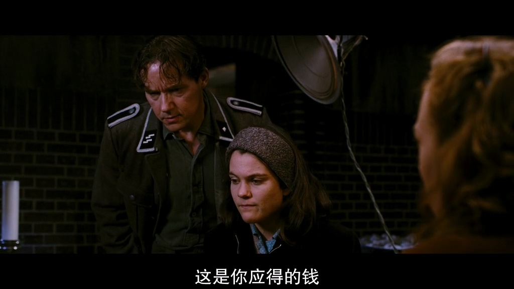 Black.Book.2006.黑皮书.中文字幕.国荷音轨.HR-HDTV.AC3.1024x576.x264-人人影视制作..jpg