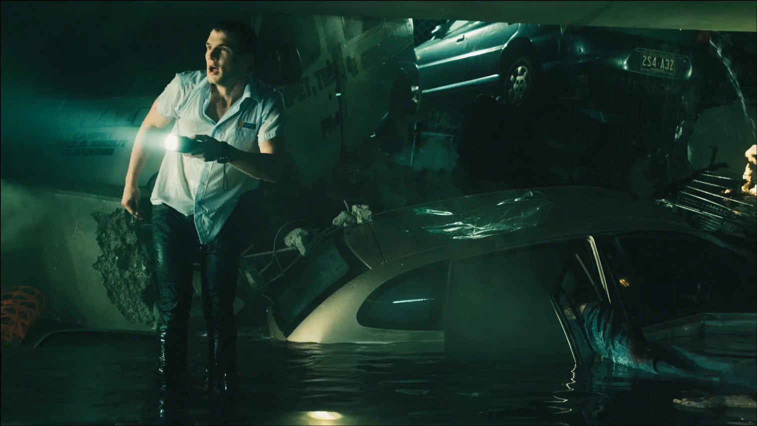 D 大海啸之鲨口逃生-2012.mkv_20250608_170052.958.jpg