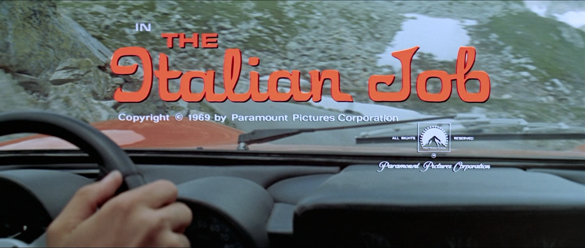 The.Italian.Job.1969.1080p.BluRay.x265.10bit.DTS-QuickIO.mkv_20250612_000046.894.jpg