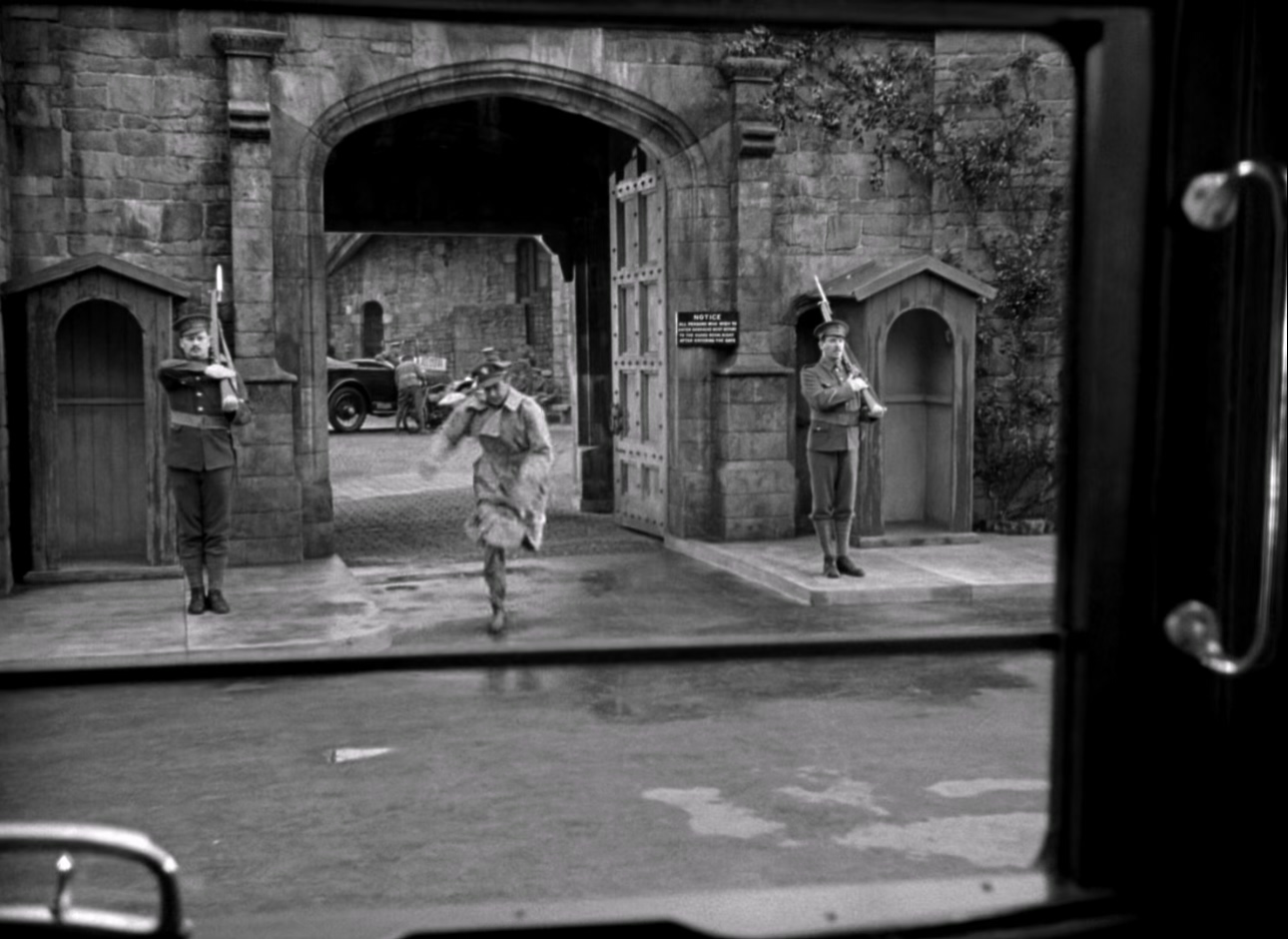 魂断蓝桥.Waterloo.Bridge.1940.1080p.BluRay.x265.4audio-RARBG特效字幕.mkv_2025061.jpg