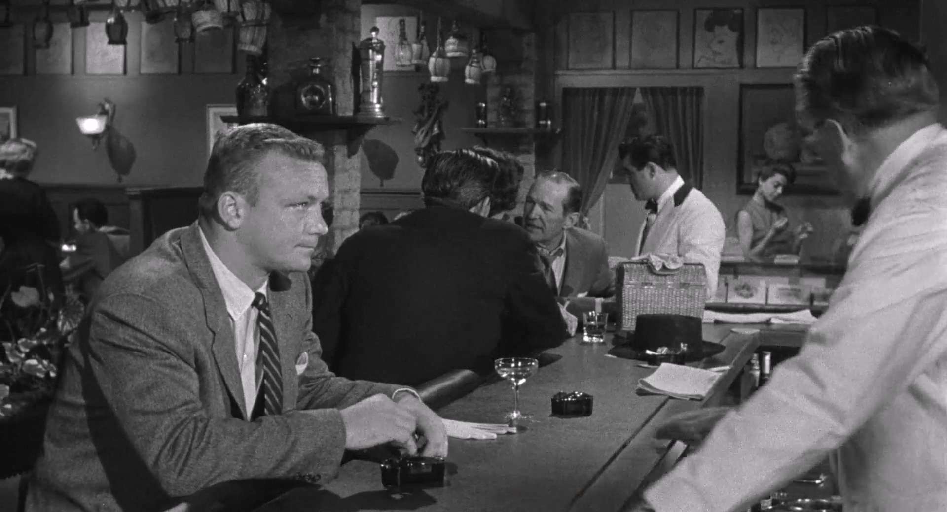 夜幕 1080p 1956.mp4_20250621_132515.140.jpg