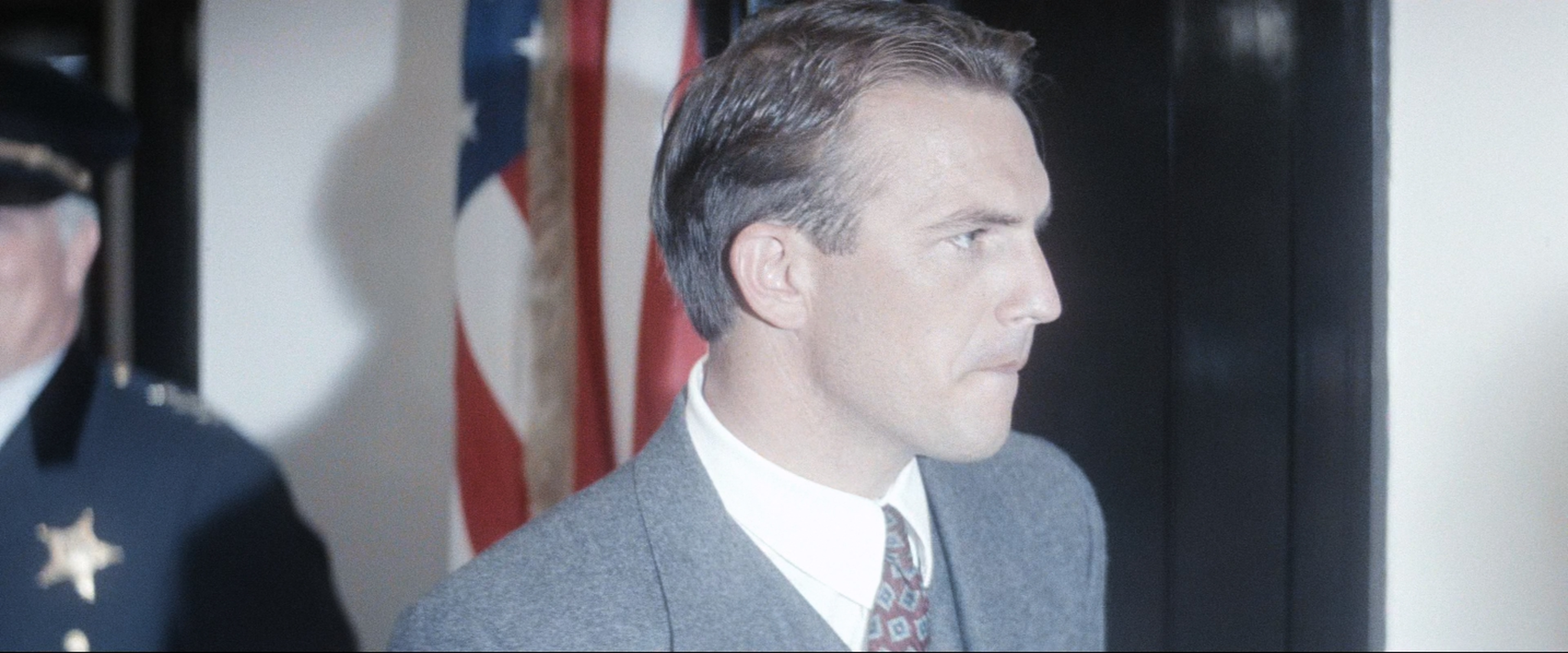 The.Untouchables.1987.2160p.UHD.BluRay.x265.10bit.HDR.TrueHD.7.1.Atmos-RARBG -by.jpg