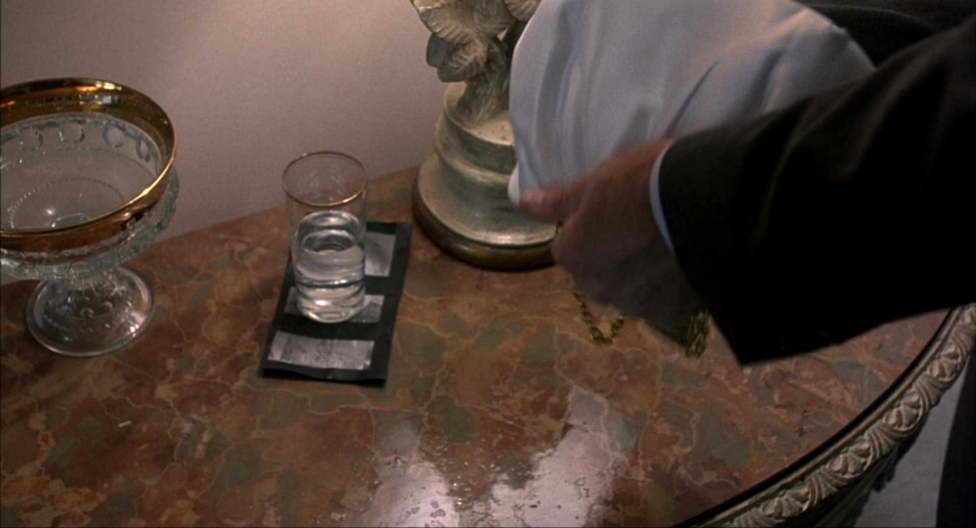 终极笑探.Spy Hard.1996.2Audio.CN.mkv_20250717_142150.496.jpg