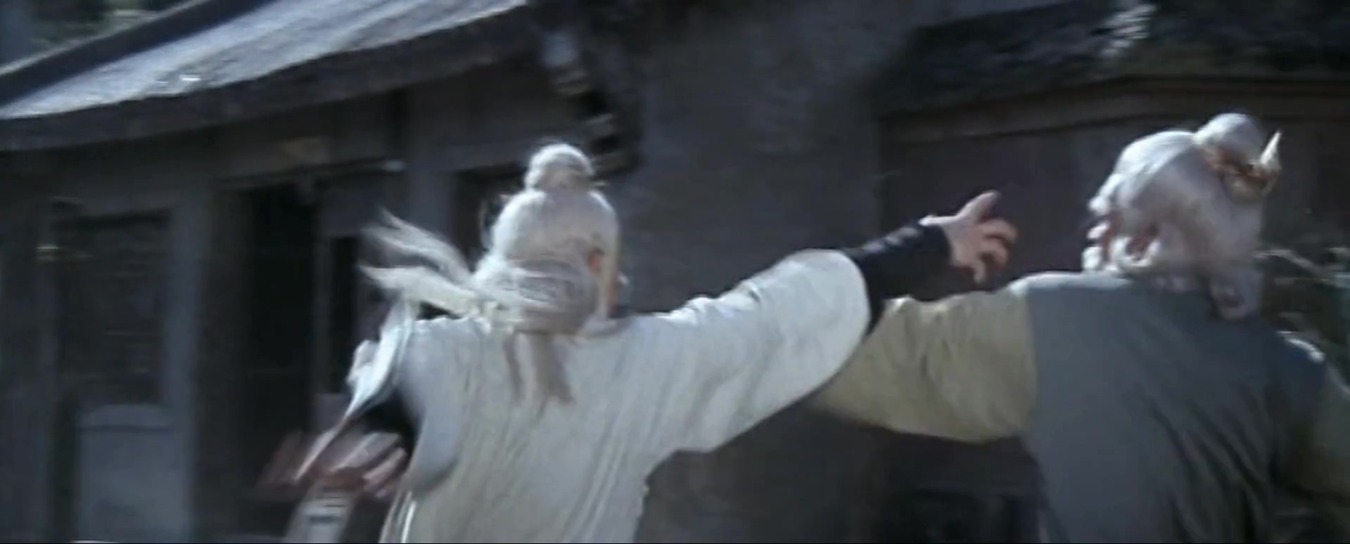 鹰爪铁布衫.Invincible Armour.1977.CNSC.mkv_20250725_095932.955.jpg