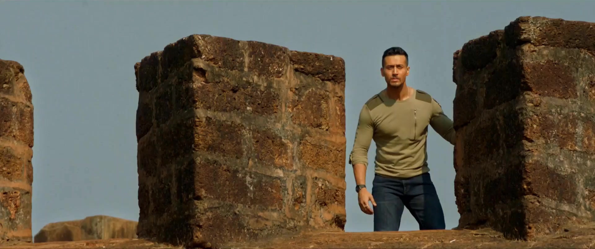 为爱叛逆2.Baaghi 2.2018.CN.mkv_20250729_103518.460.jpg