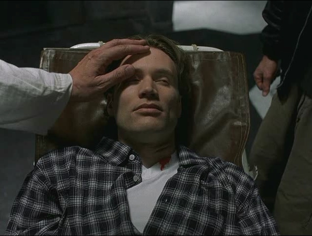 天蛛地灭2.Spiders II (2001) DVDRip 国英双语.mkv_20250803_194044.182.jpg