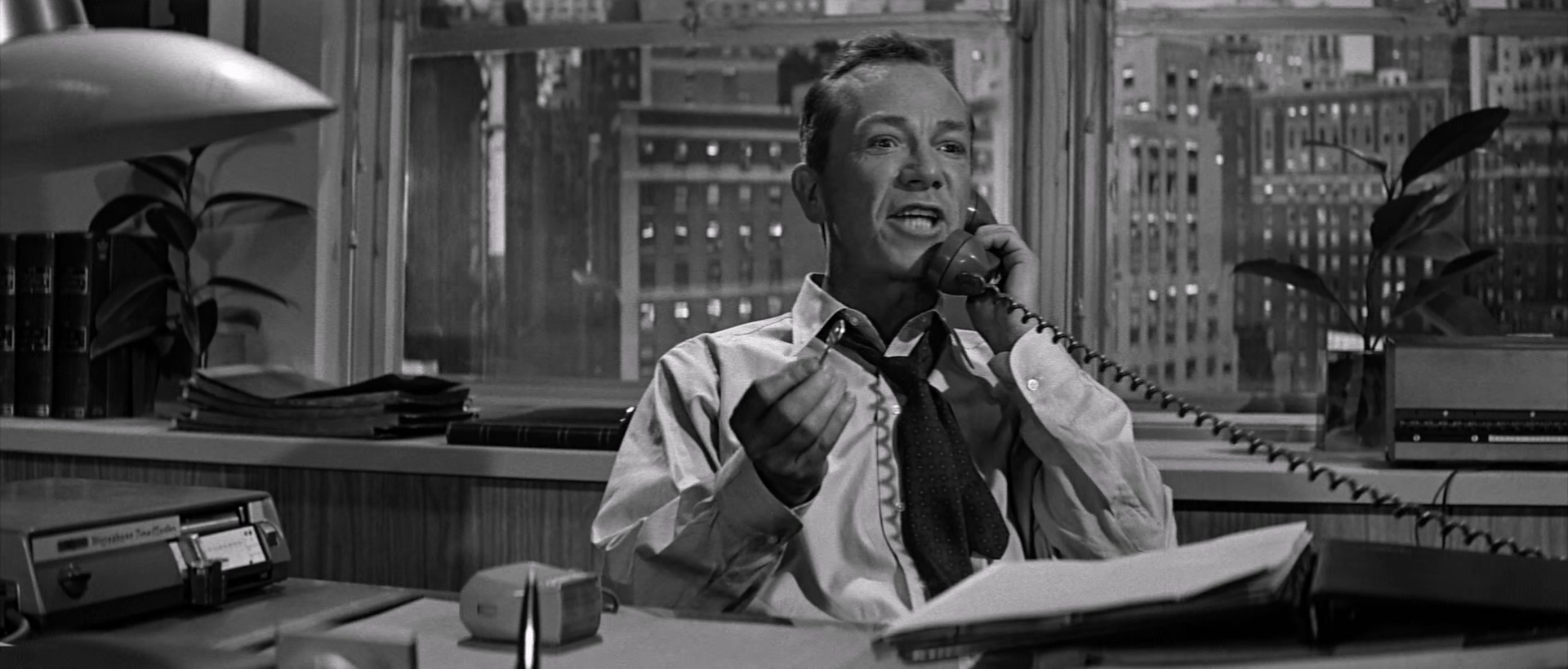 1960 桃色公寓 The.Apartment.mkv_20250811_142231.379.jpg