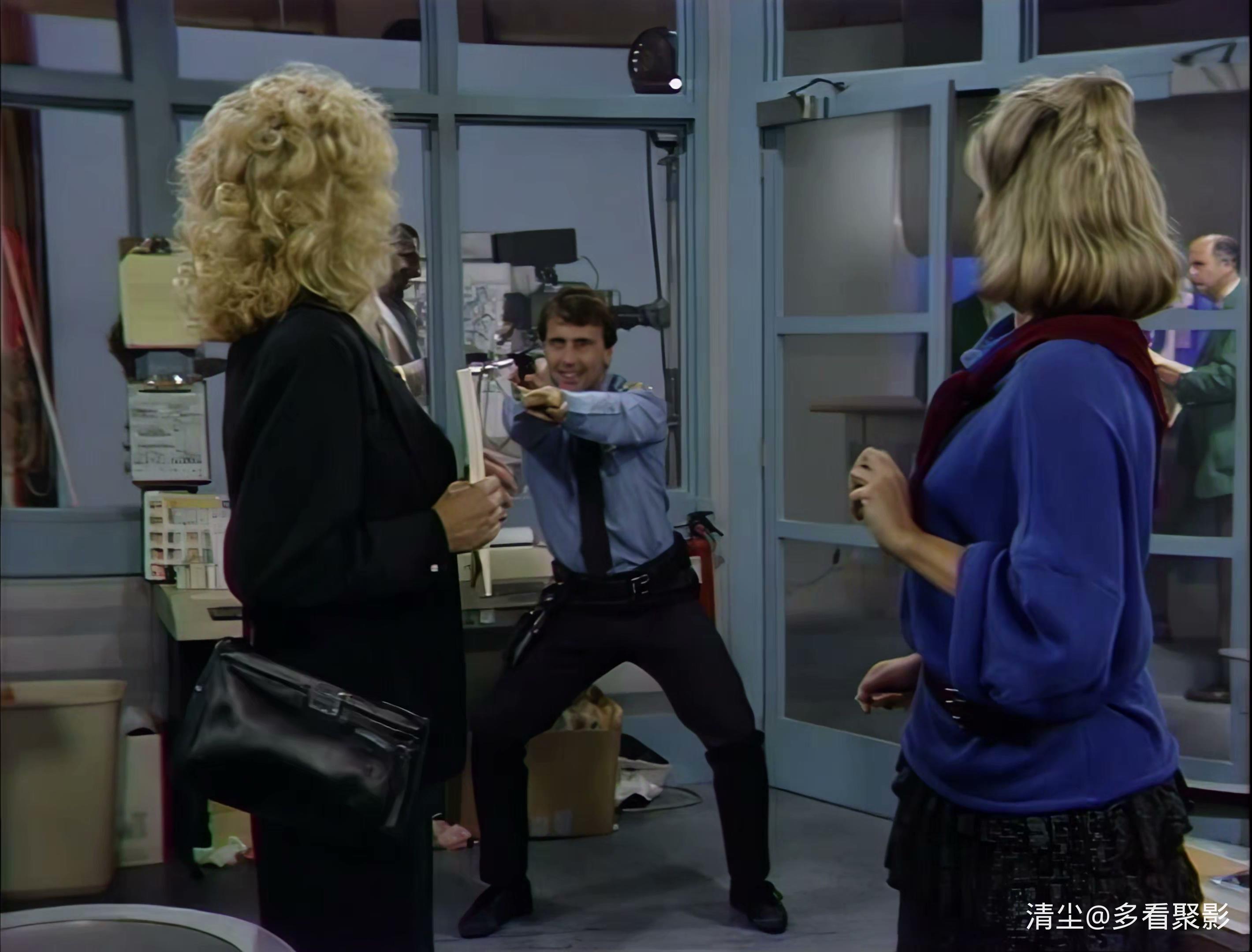 S03E04 找工作 Not Necessarily The News.mkv_20260703_005531.363.jpg