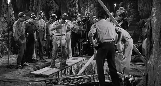 1957.世界爆炸之夜(银狐字幕组64分钟).336P.英语硬中字.mp4_20260420_143001.157.jpg